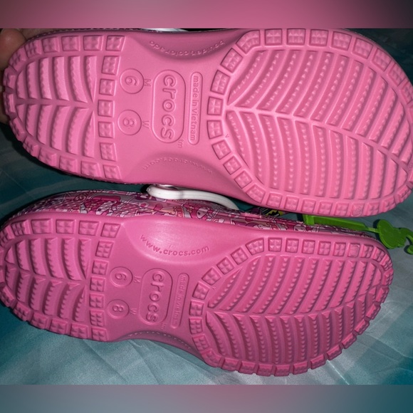 Hello kitty crocs - Picture 3 of 3